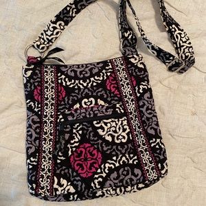 Hipster crossbody (Canterbury magenta)